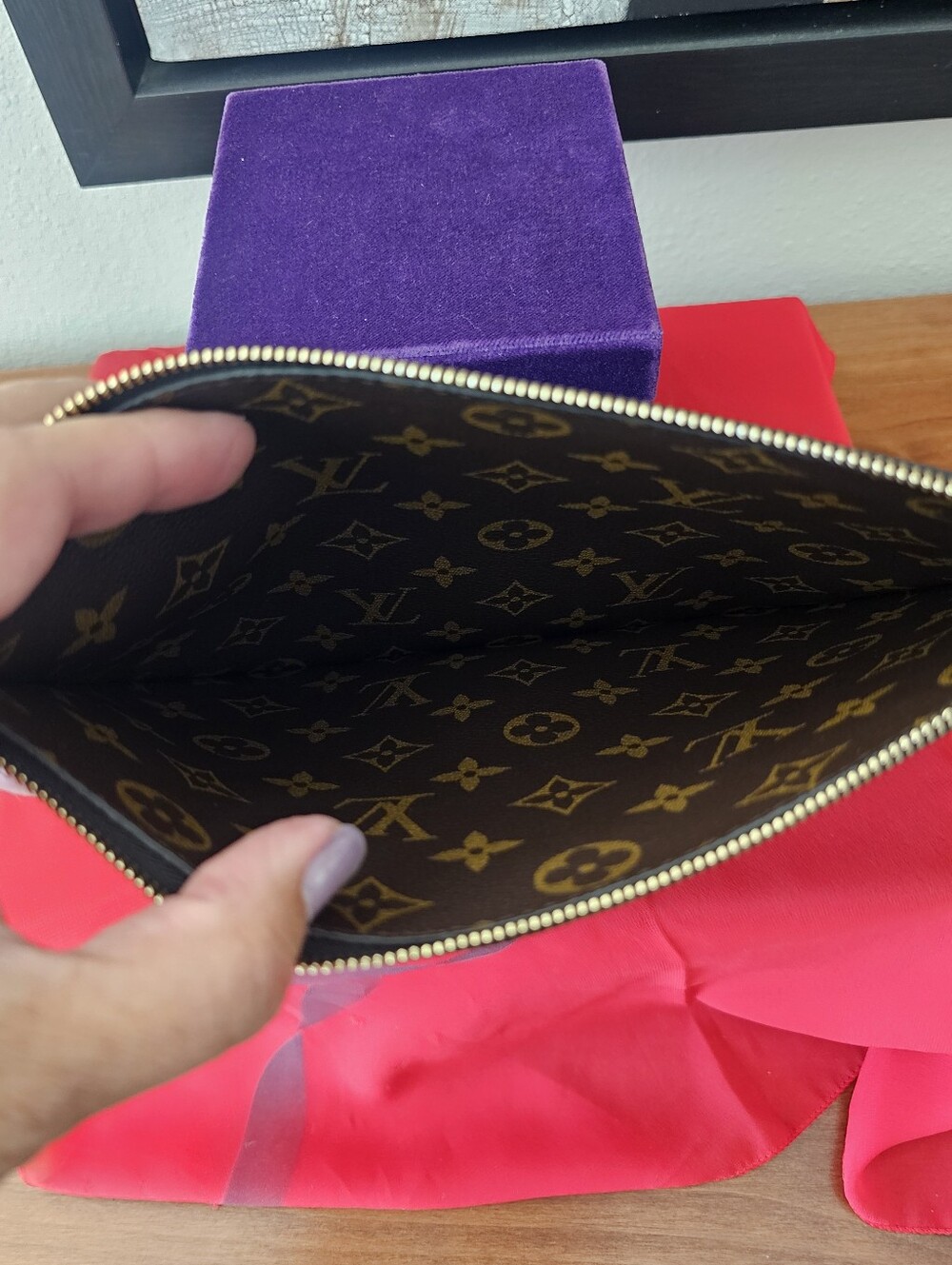 💯 AUTHENTIC LOUIS VUITTON INSIDE OUT BLACK AND WHITE POUCH - Picture 4 of 4